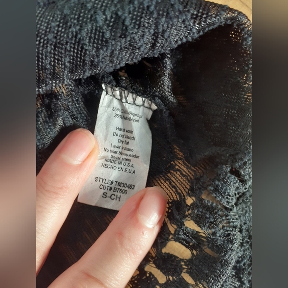 Embroidered mesh top with geometric pattern - Picture 2 of 8